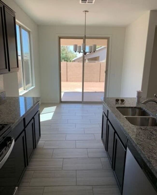 Photo - MOVE IN SPECIALS!! $500.00 MOVE IN CREDIT!...