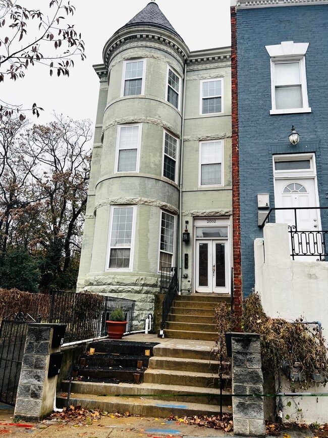 Building Photo - 2002 4th St NE Unit 4th ST NE