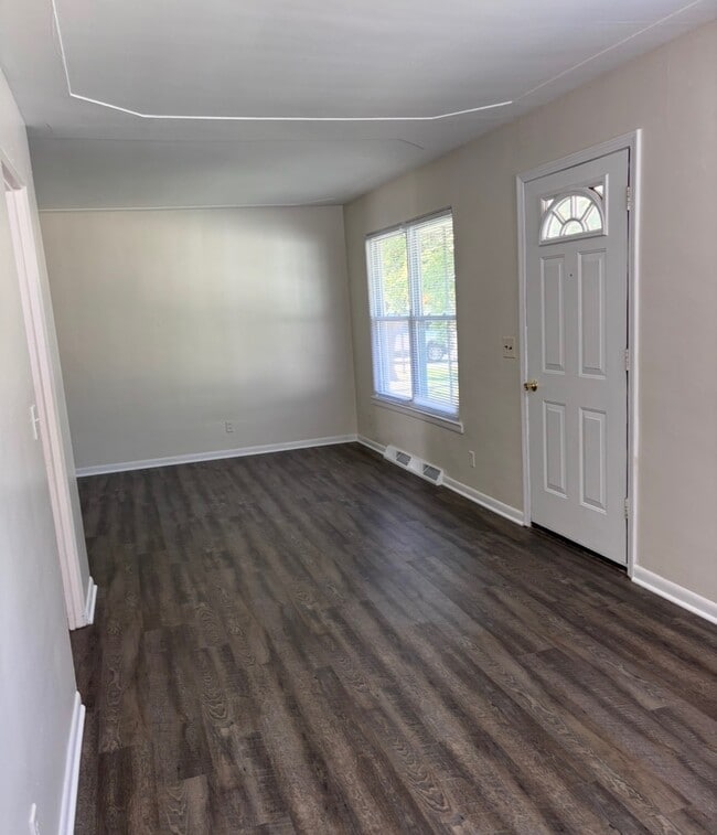 Photo - 127 Hungerford St