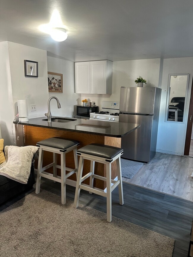 16 M St Unit C