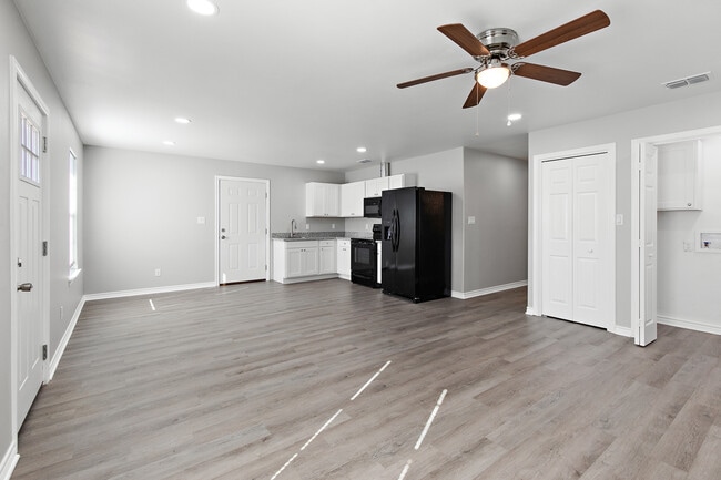 Photo - 216 W Starr Ave