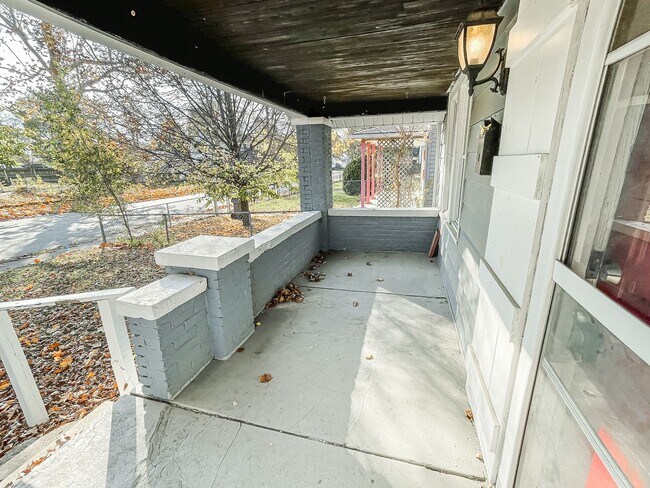 Photo - 2230 Woodlawn Ave