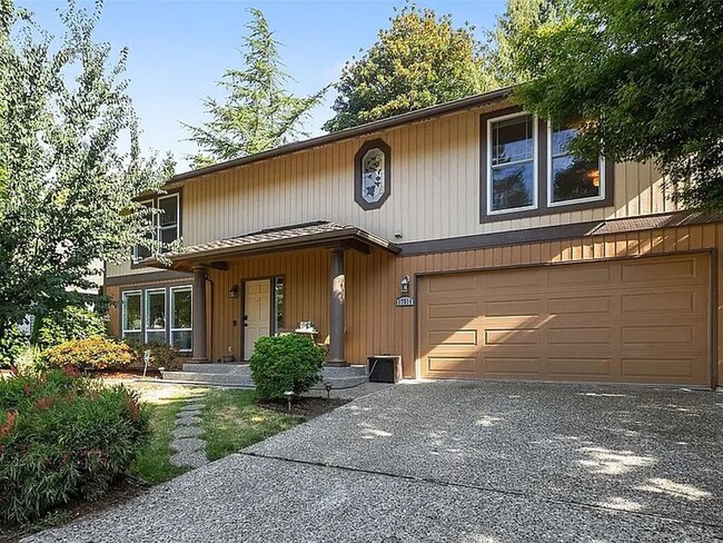 Building Photo - Spacious 4B Home in Desirable English Hill...