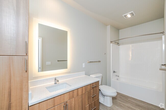 2BR, 2BA - 1,120SF - Bathroom