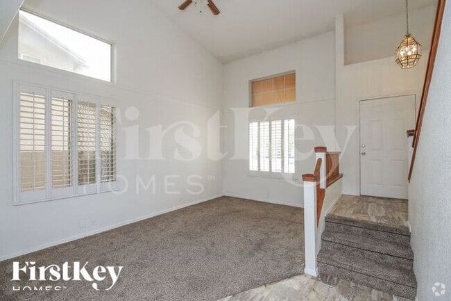 Building Photo - 1562 E Oakland St Rental