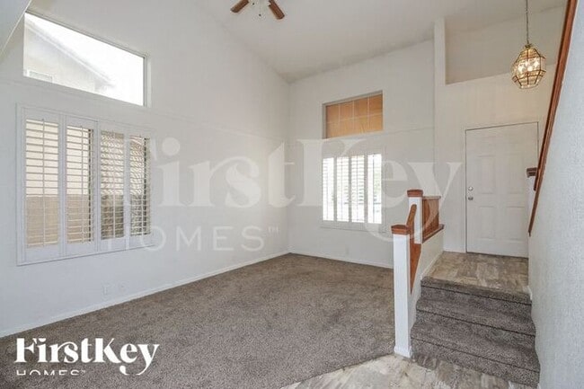 Photo - 1562 E Oakland St House