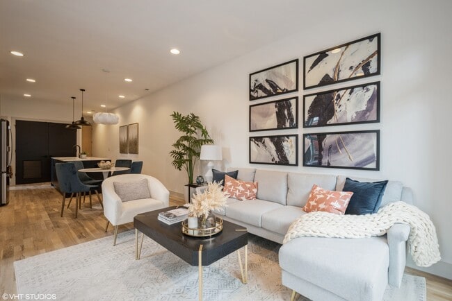 Photo - 2500 N Halsted St