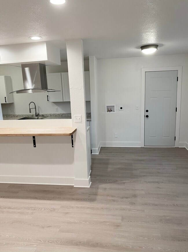 Photo - 5062 Amy Dr Unidad 8