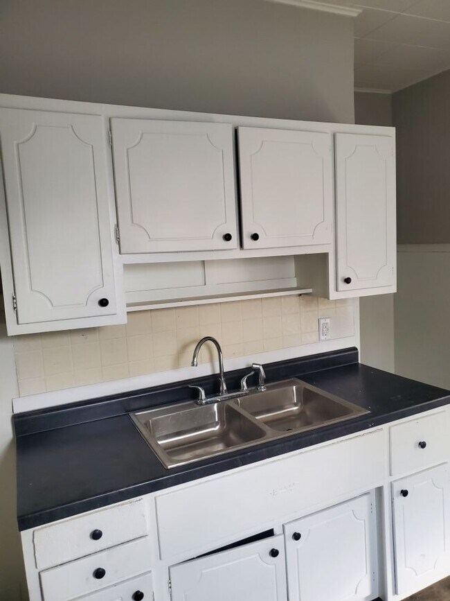 Photo - 623 W 9th St