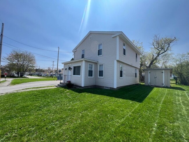 Building Photo - 28 DuPont Ave Unit 2