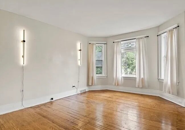 Building Photo - 242 Norwood Ave Unit 2 - Upper Left
