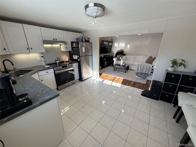 Photo - 547 Middle St