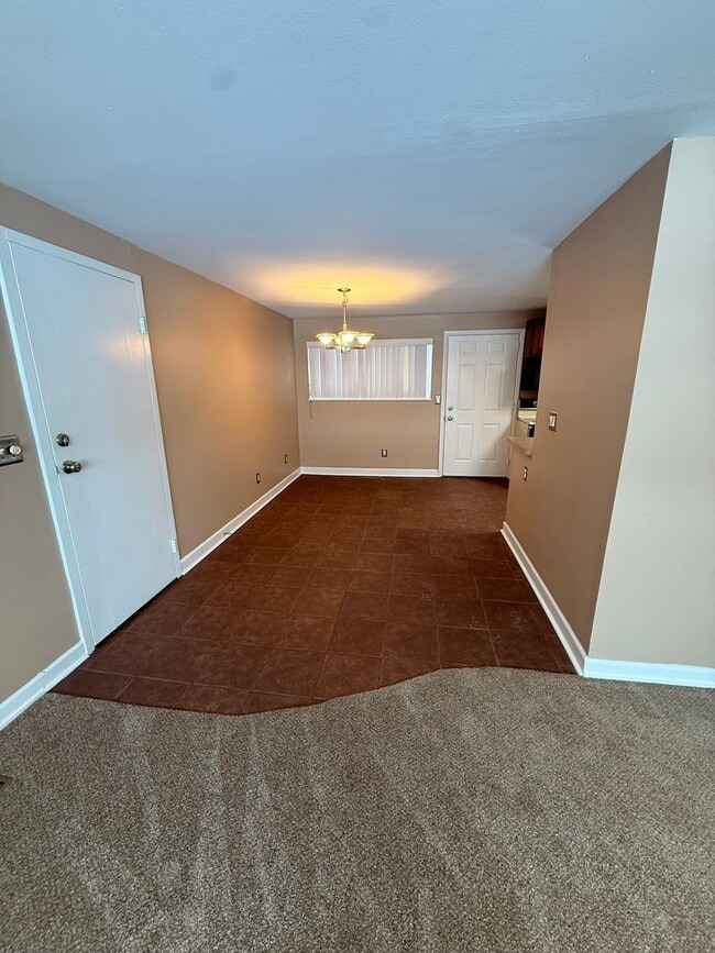 Photo - 2076 Terrylynn Ave