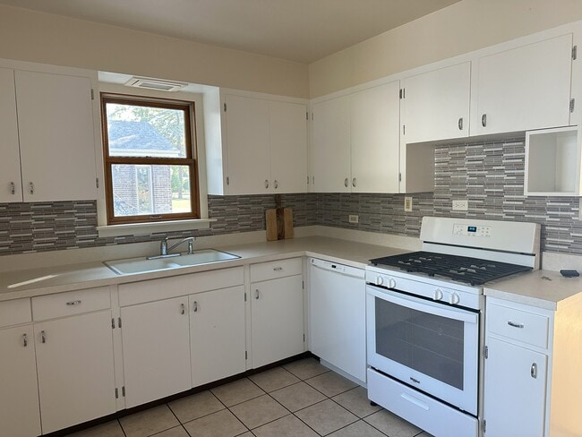 Photo - 435 Alexander Blvd