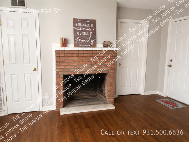 Photo - 211 N College St