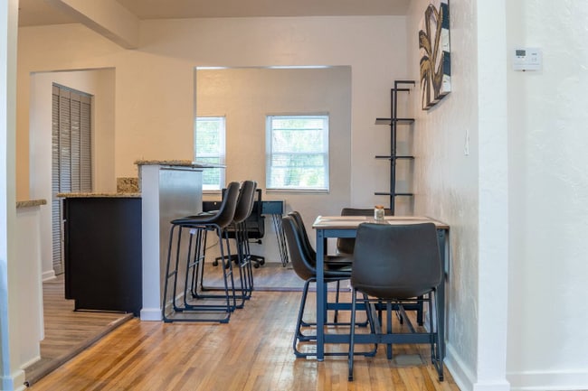 Photo - 2008 Page Ave