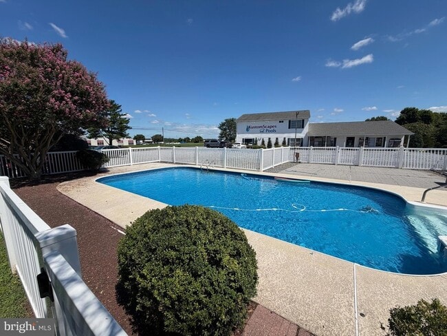 Photo - 9005 Centreville Rd
