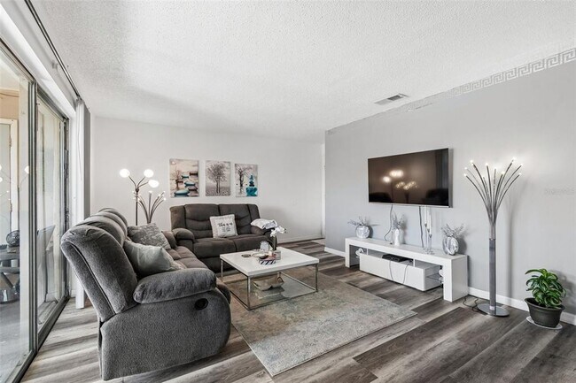 Photo - 7210 N Manhattan Ave Unit 523