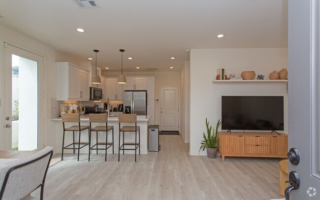 Building Photo - Large Corner-End Townhouse in Oceanside!