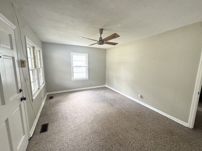 Photo - 221 Shirley Dr