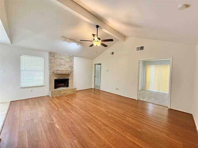 16 Rock Pine Ct