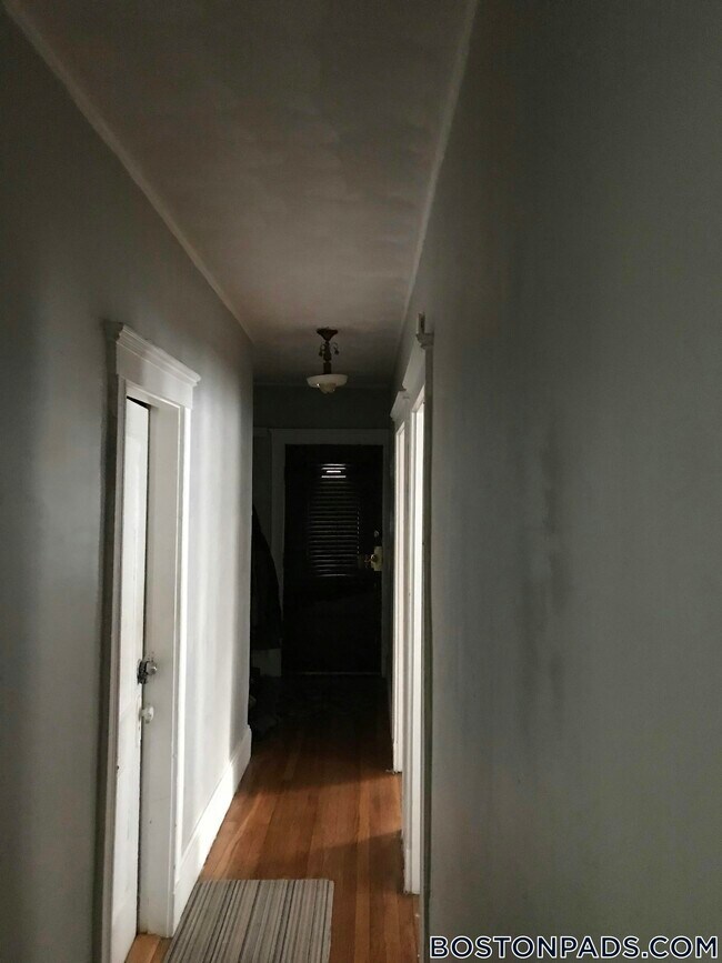 Photo - 156 Middlesex Ave Unidad B