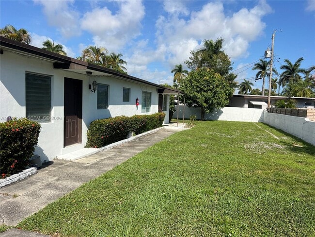 Building Photo - 809 NE 2nd St Unit 2