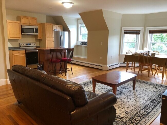 Photo - 318 Tappan St Unit 3