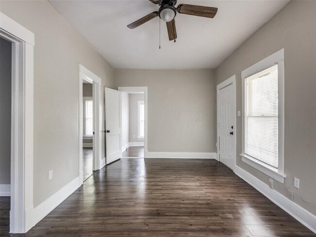 Photo - 8318 Lawler St