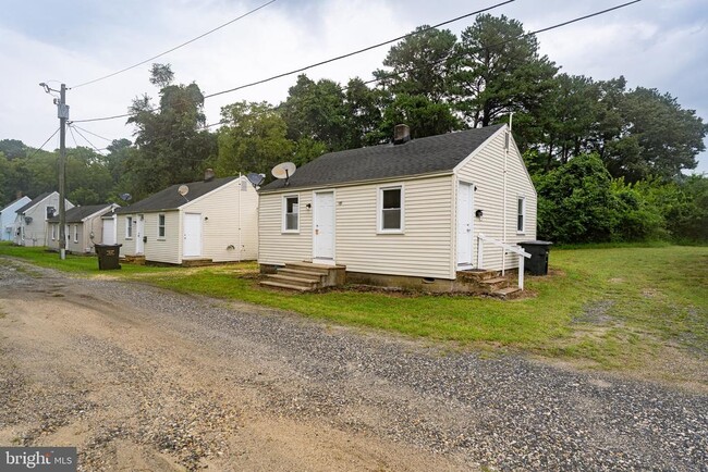 Building Photo - 113 Davis Ln