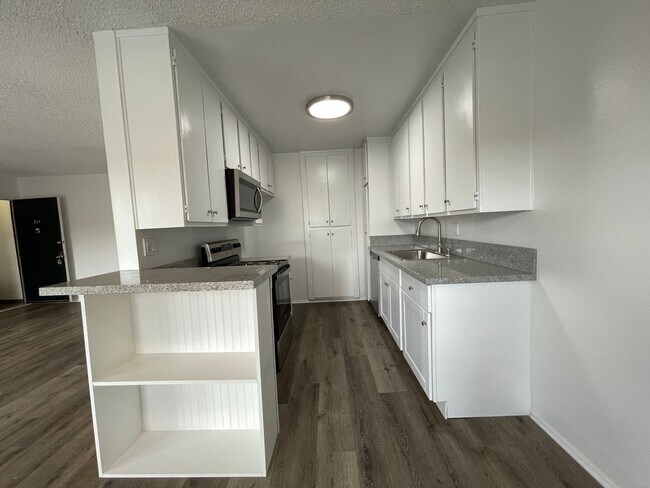 Photo - 20317 Saticoy St