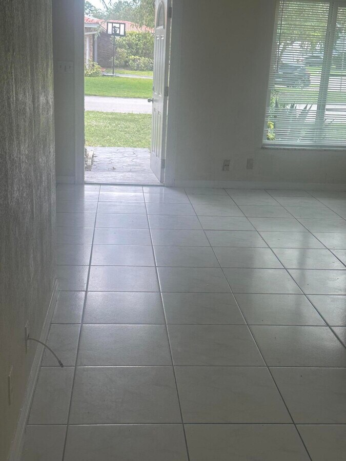 Photo - 8243 NW 39th St