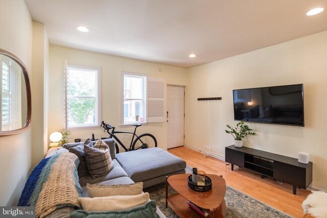 Building Photo - 752 N Uber St Rental