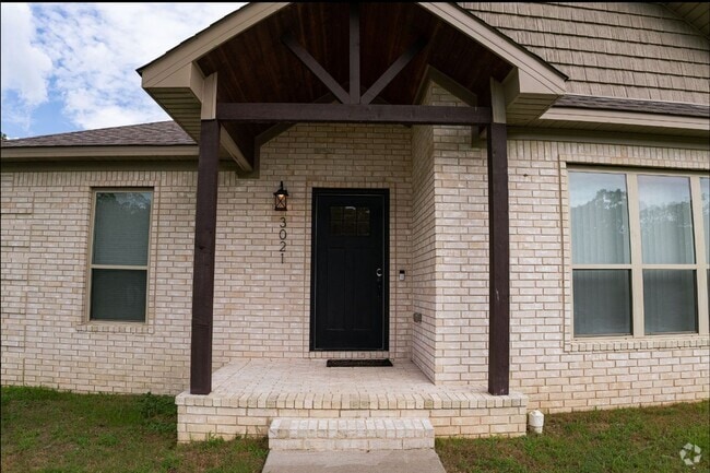 Building Photo - Beautiful home ready!