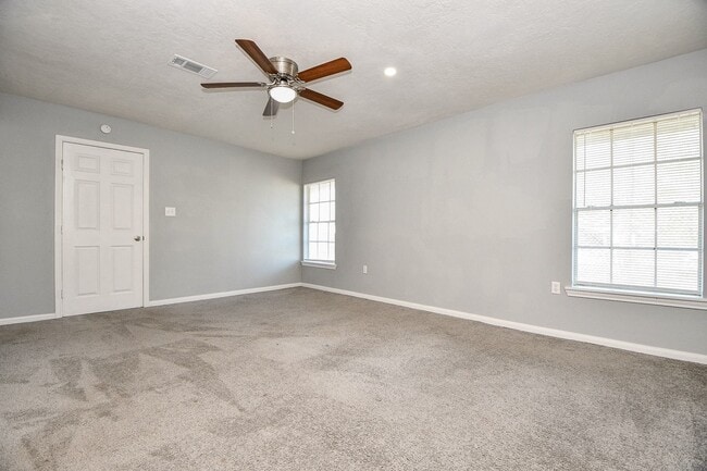 Photo - 8308 John St