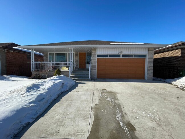 Photo - 245 Derrydown Rd