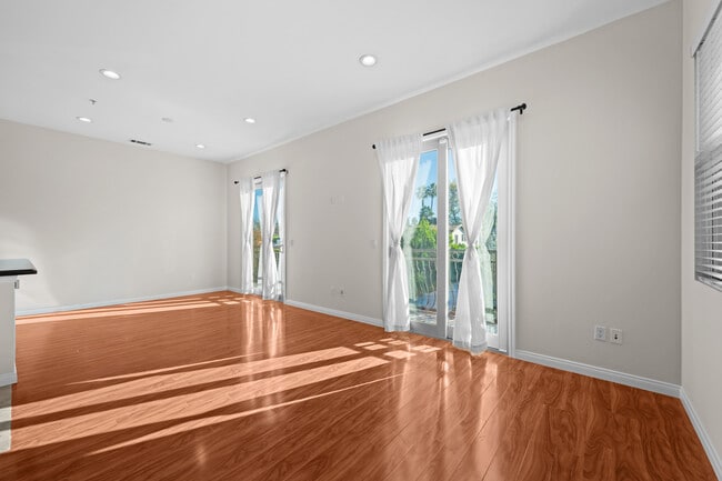 Photo - 6069 Horner St