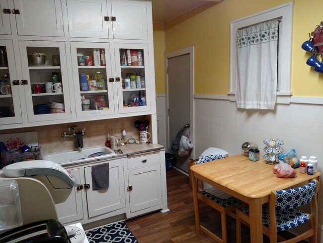 Kitchen - 215 Maple St