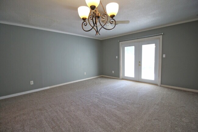 Northeast Pensacola 2BR Townhome with Private Patio, Partially Fenced Yard & Jack-and-Jill Bath