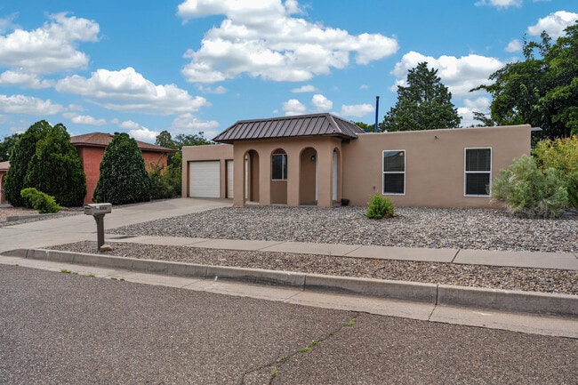 Photo - 10501 Delicado Pl NE