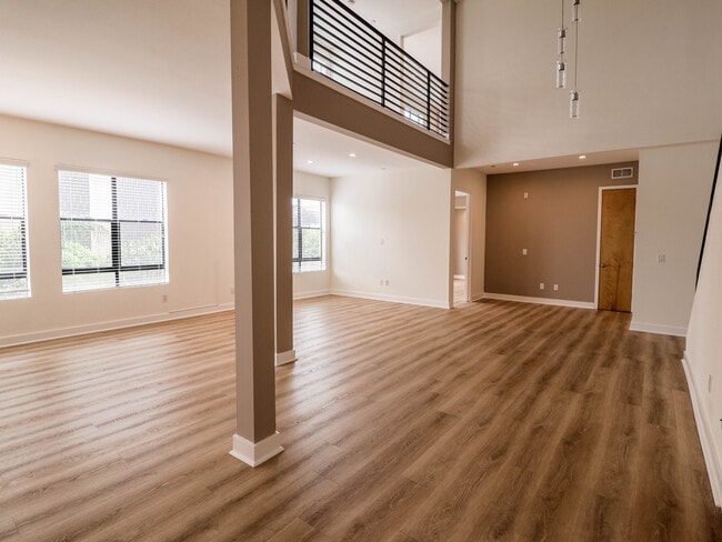 Building Photo - 575 Elm Ave Unit 20 PH Rental
