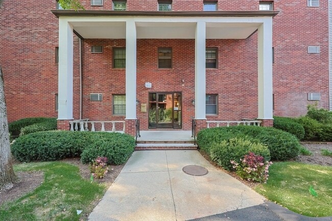 Building Photo - 16 Winter St Unit 43B Rental