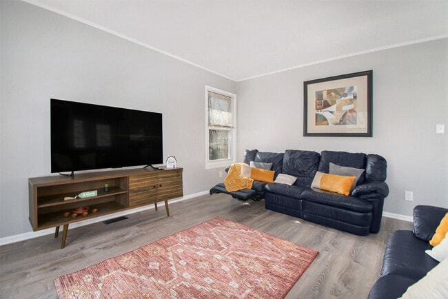 Photo - 2071 Winewood Ave