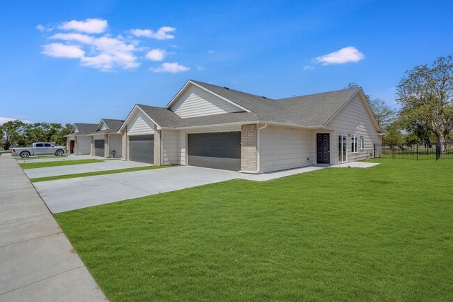 Photo - Auburn Villas - 3 Bedroom 2 Bathroom Holly