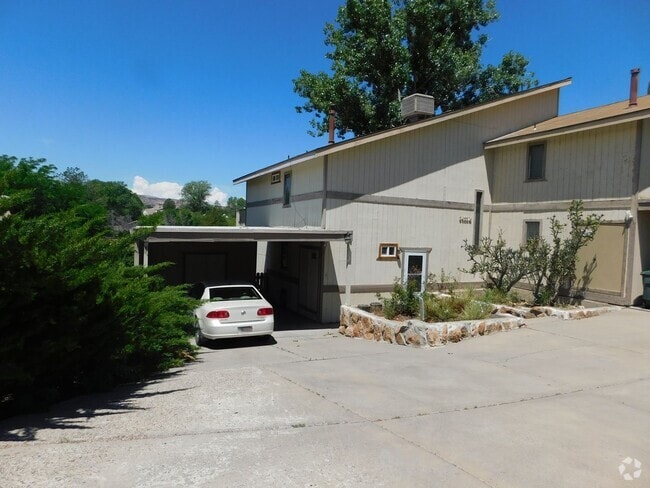 Building Photo - 2422 1/2 Hidden Valley Drive Unit B Rental