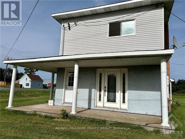 Photo - 612 Russell Rd