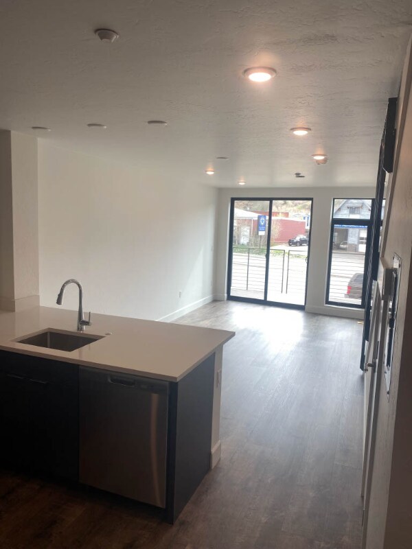 930 Blue River Pkwy