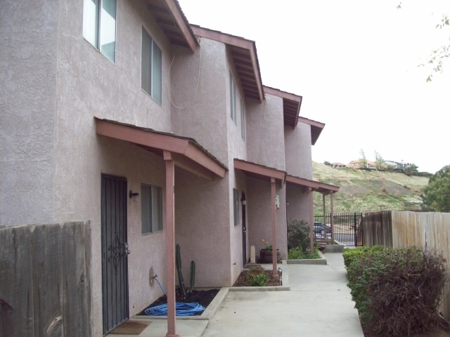 Foto del edificio - 5917 Fairfax Rd Apartamentos