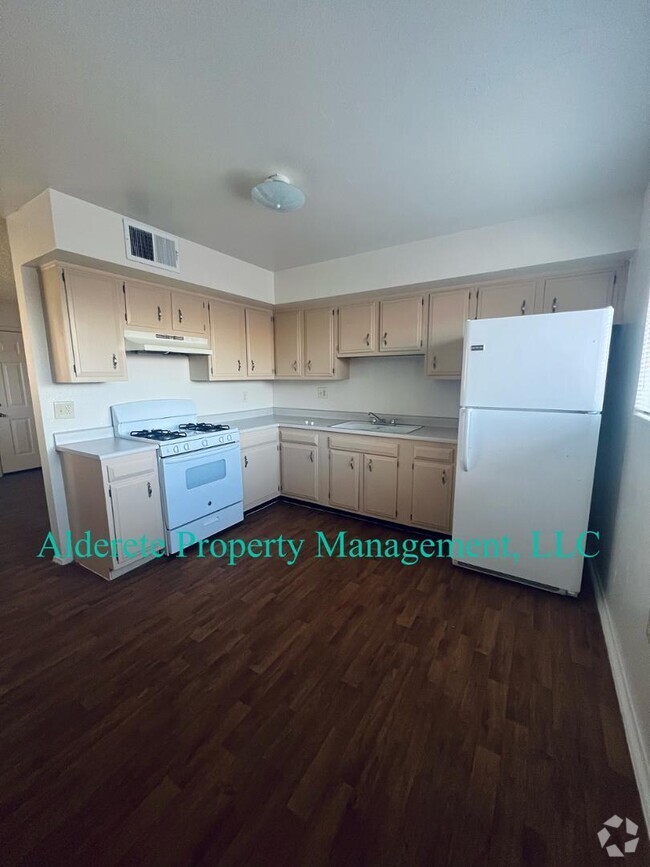 Building Photo - 8309 Trumbull Ave SE Unit Apt. B