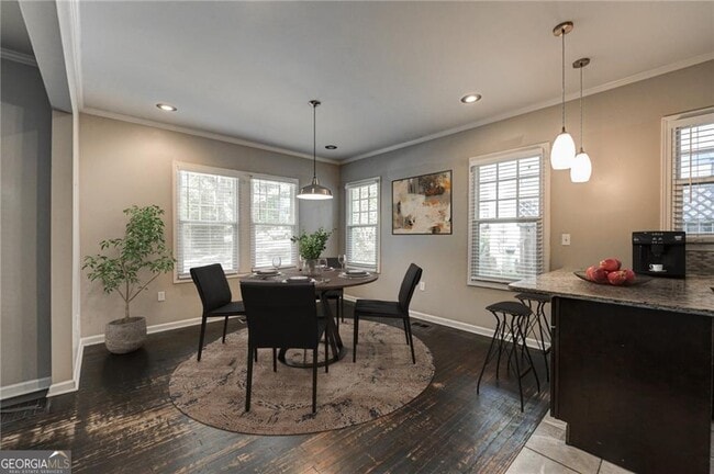 Photo - 483 Burlington Rd NE